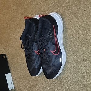NIKE Mens size 12 Downshifter 12